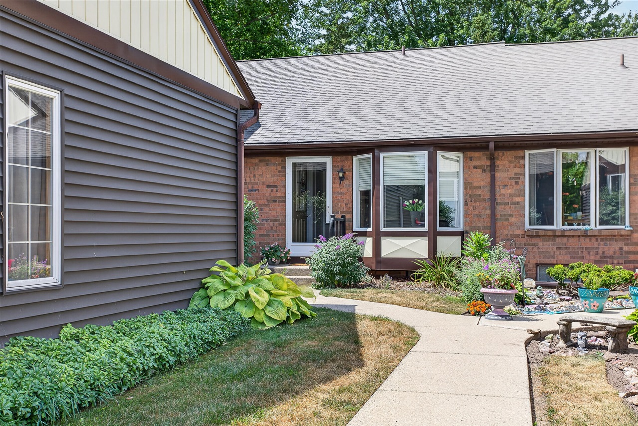 1st image of 2277 Radcliff Cir, Grand Rapids, MI 49546 | MLS# 70551755