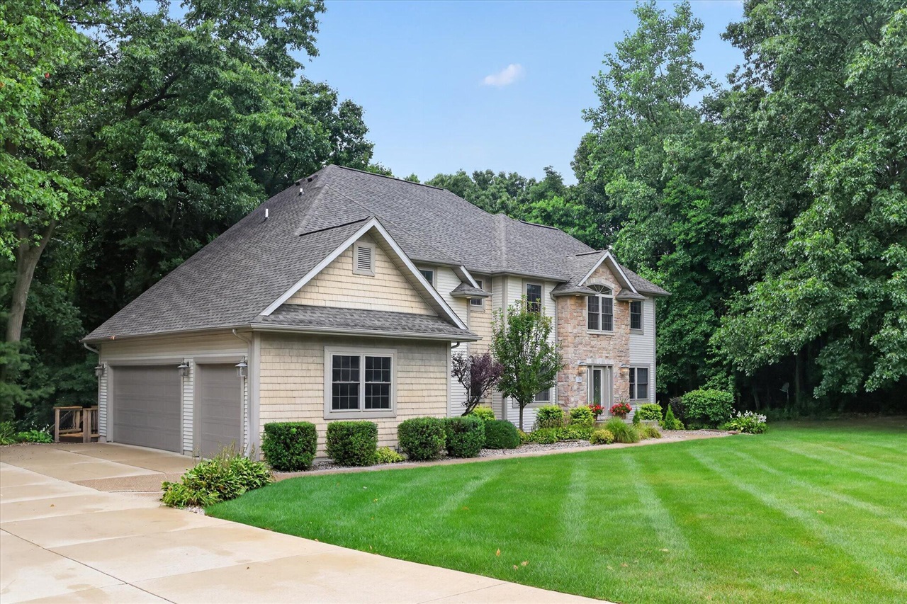 3rd image of 5284 Tillman Dr, Kalamazoo, MI 49009 | MLS# 70551756