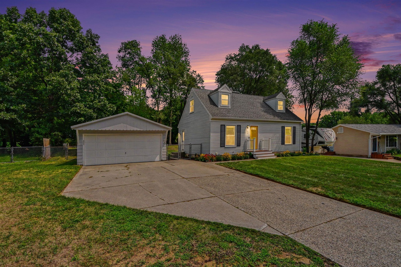 1st image of 1678 Stonewood Dr, Lowell, MI 49331 | MLS# 70551757