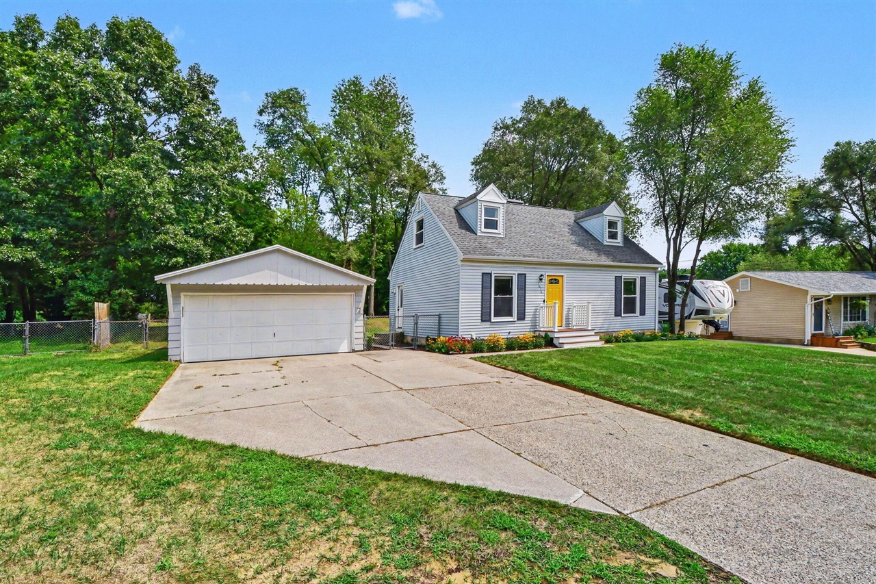 2nd image of 1678 Stonewood Dr, Lowell, MI 49331 | MLS# 70551757