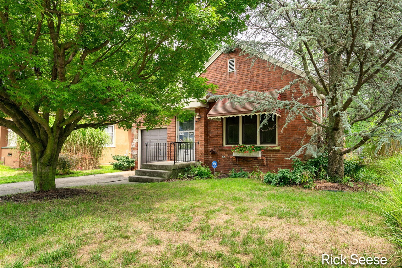 1st image of 2344 Madison Ave, Grand Rapids, MI 49507 | MLS# 70551771