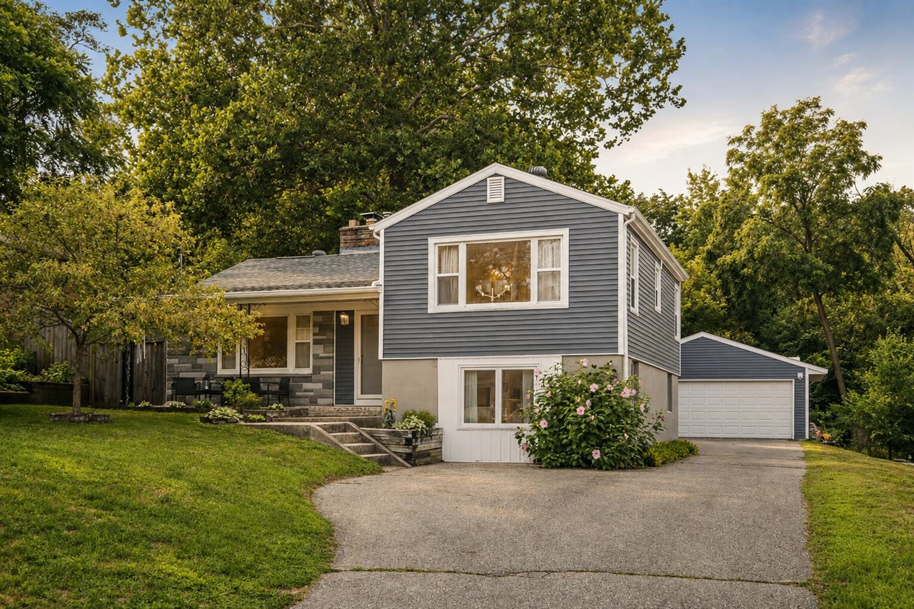1st image of 2935 Gerald Ave, Grand Rapids, MI 49505 | MLS# 70551794