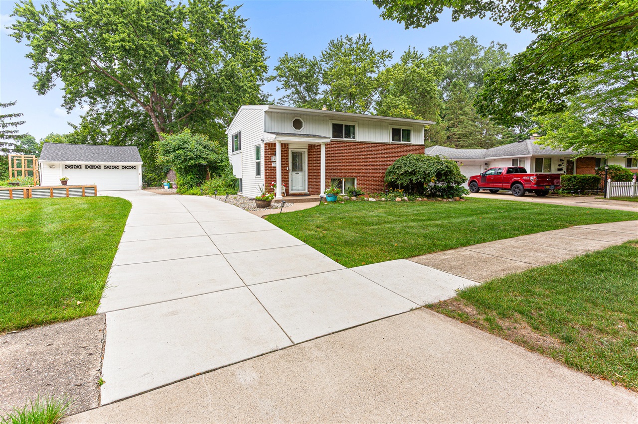 2nd image of 718 Panorama, Milford, MI 48381 | MLS# 70551797