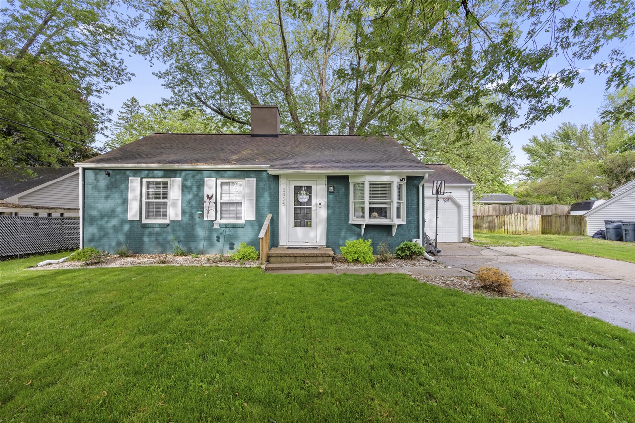 2nd image of 3425 Cambridge Ave, Jackson, MI 49203 | MLS# 70551806