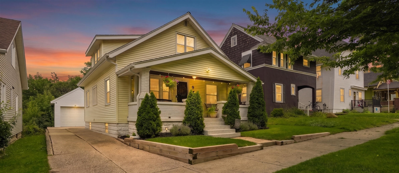 1st image of 9 Dean St, Grand Rapids, MI 49505 | MLS# 70551808