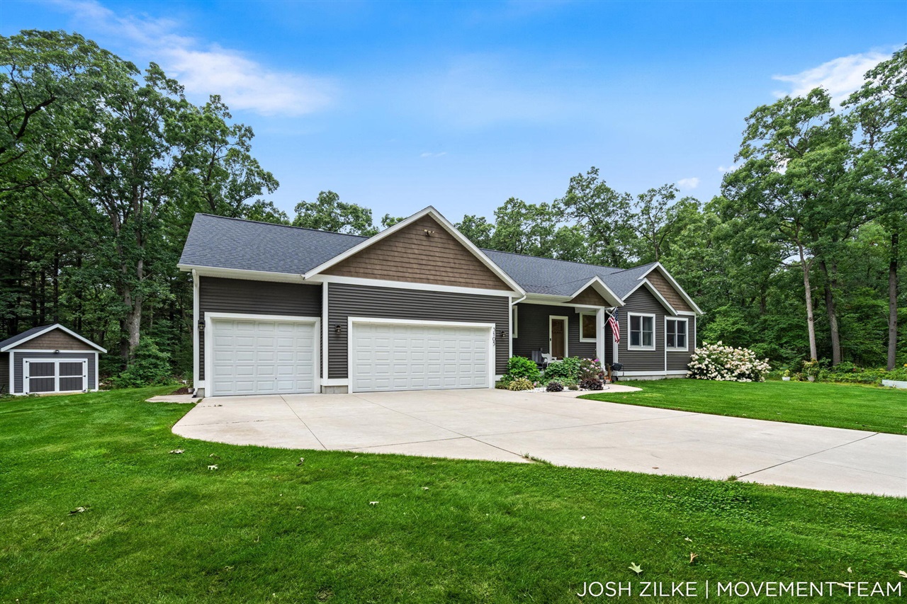 3rd image of 3105 Jamestown Ln, Fruitport, MI 49415 | MLS# 70551825
