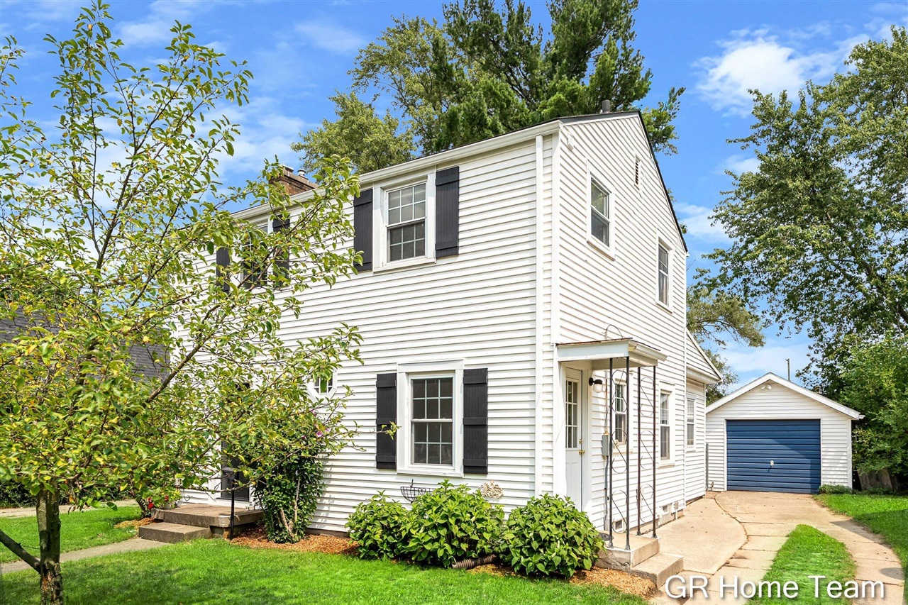 2nd image of 2138 Houseman Ave, Grand Rapids, MI 49505 | MLS# 70551828