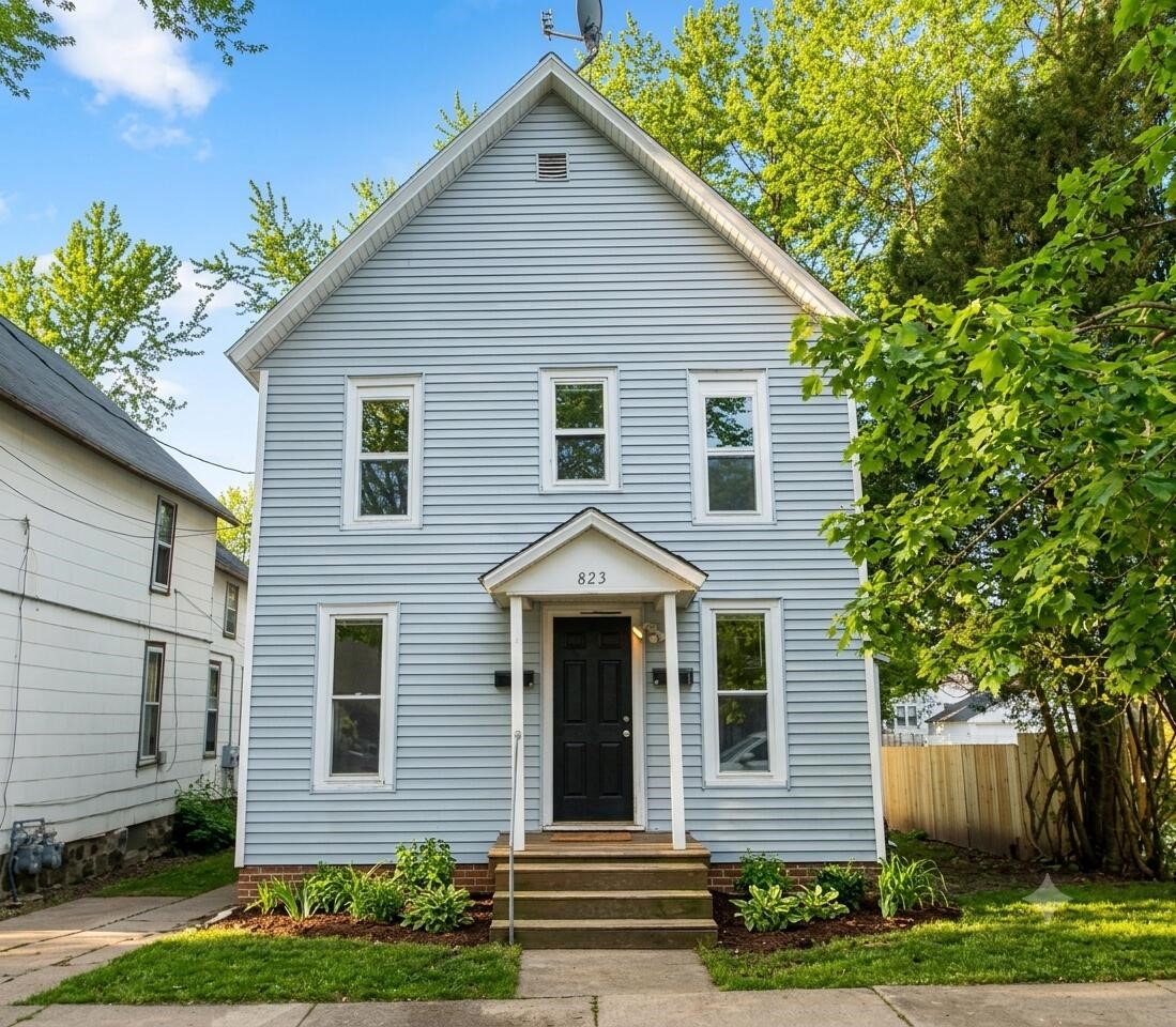 1st image of 823 Mc Reynolds Ave, Grand Rapids, MI 49504 | MLS# 70551840