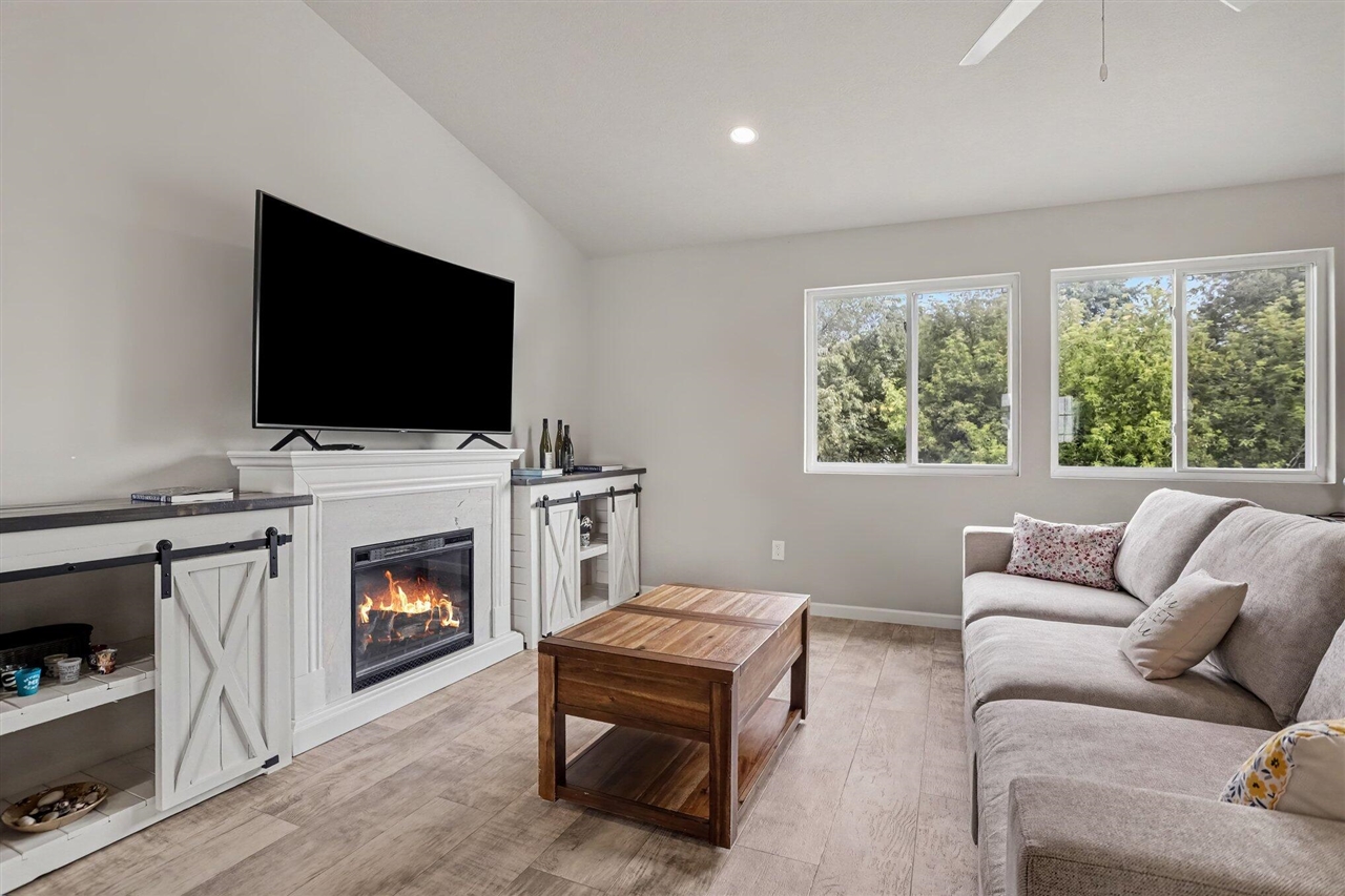 5th image of 970 View Pointe Dr, Middleville, MI 49333 | MLS# 70551877