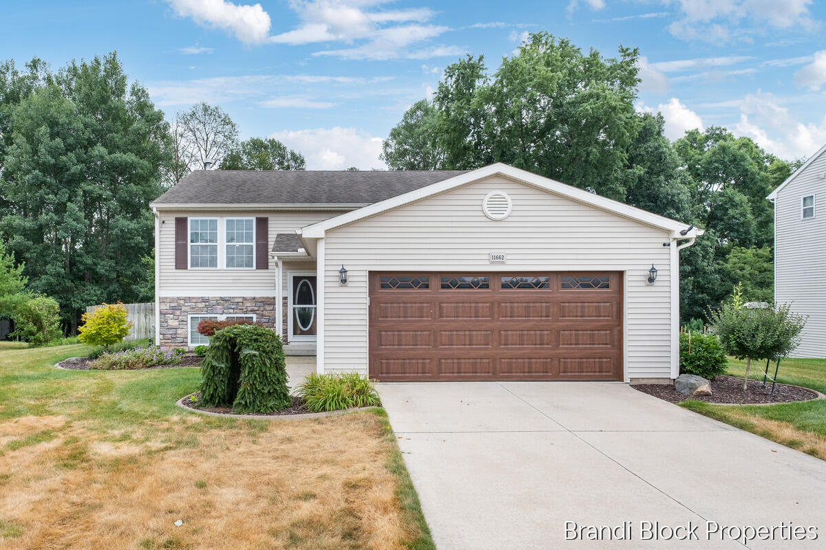 1st image of 11662 Barnsley Rd, Lowell, MI 49331 | MLS# 70551882