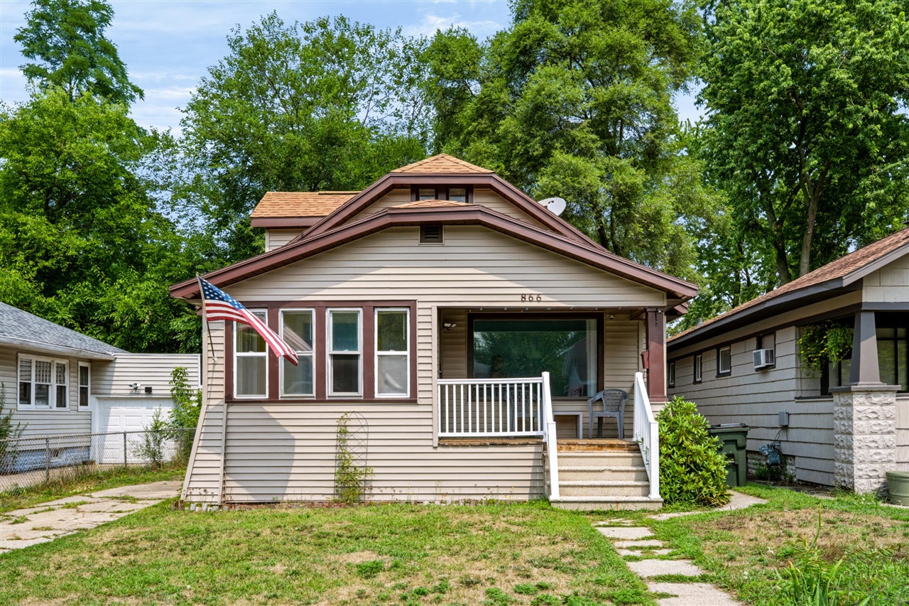 1st image of 866 E Isabella Ave, Muskegon, MI 49442 | MLS# 70551890