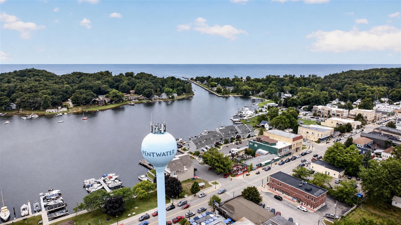 4th image of 560 S Hancock St #12, Pentwater, MI 49449 | MLS# 70551913