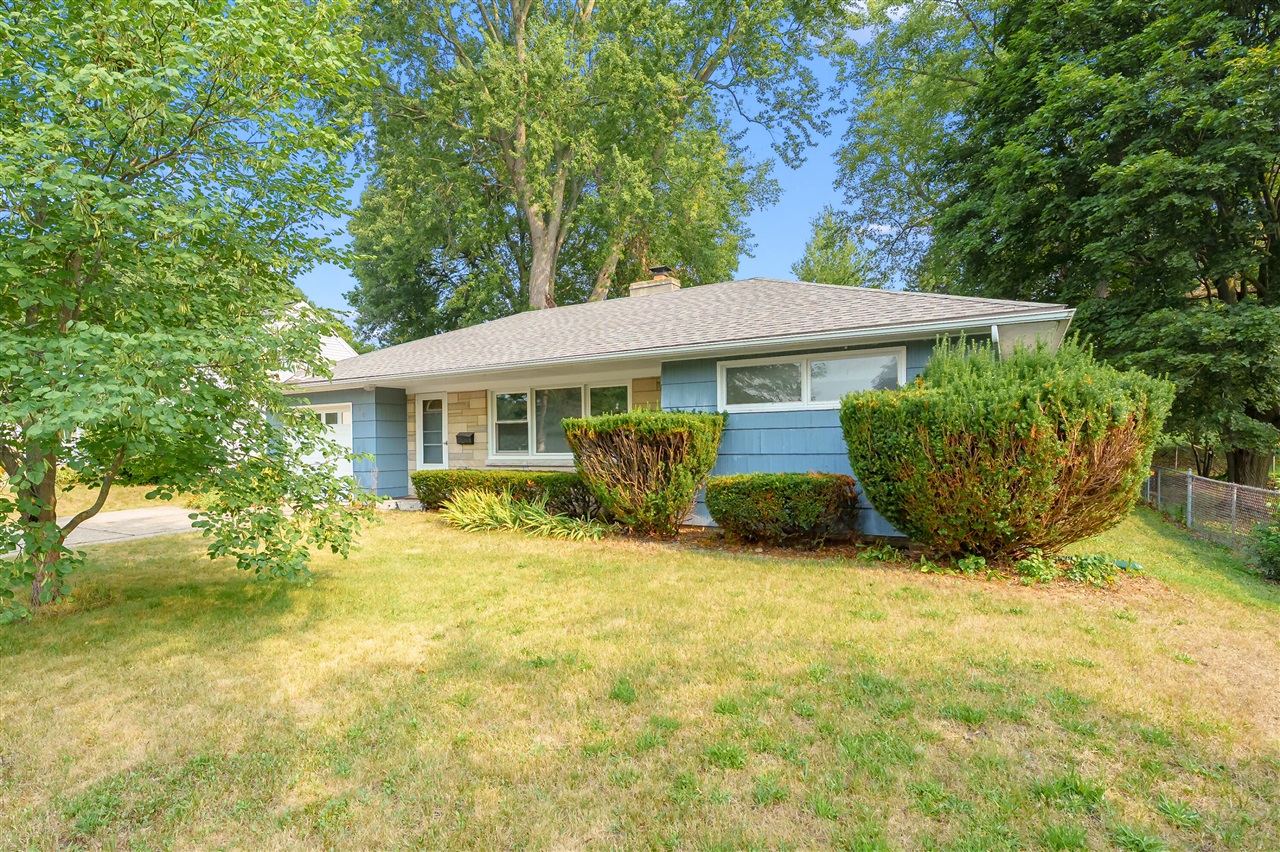 1st image of 815 Eastfield Dr, Battle Creek, MI 49015 | MLS# 70551949