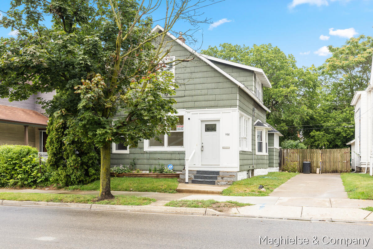1st image of 1106 Alpine Ave, Grand Rapids, MI 49504 | MLS# 70552000