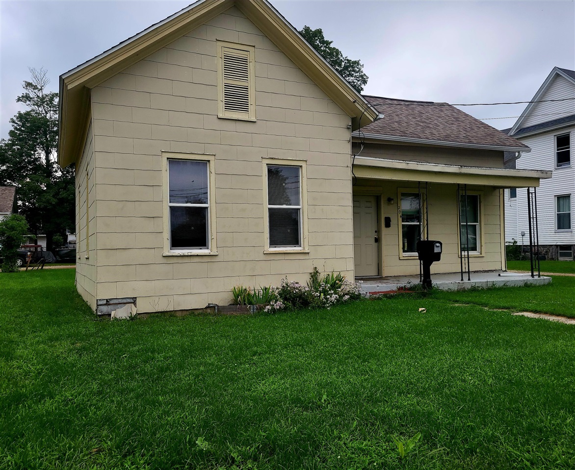 Photo 1 of Single family home for sale at 204 W Delaware St, Decatur, MI 49045 | MLS# 70552008 | Listing updated on 2026-09-01