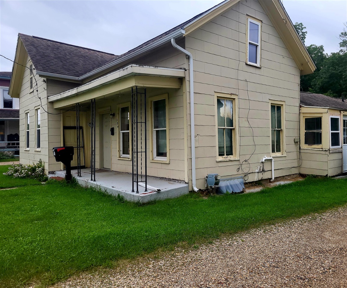 Photo 2 of Single family home for sale at 204 W Delaware St, Decatur, MI 49045 | MLS# 70552008 | Listing updated on 2026-09-01