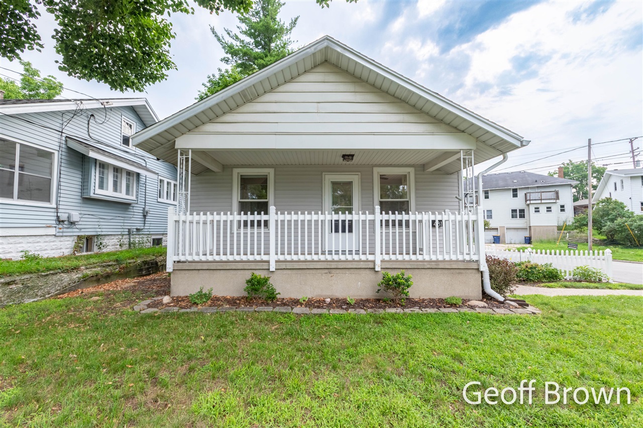 2nd image of 481 Graceland St, Grand Rapids, MI 49505 | MLS# 70552015