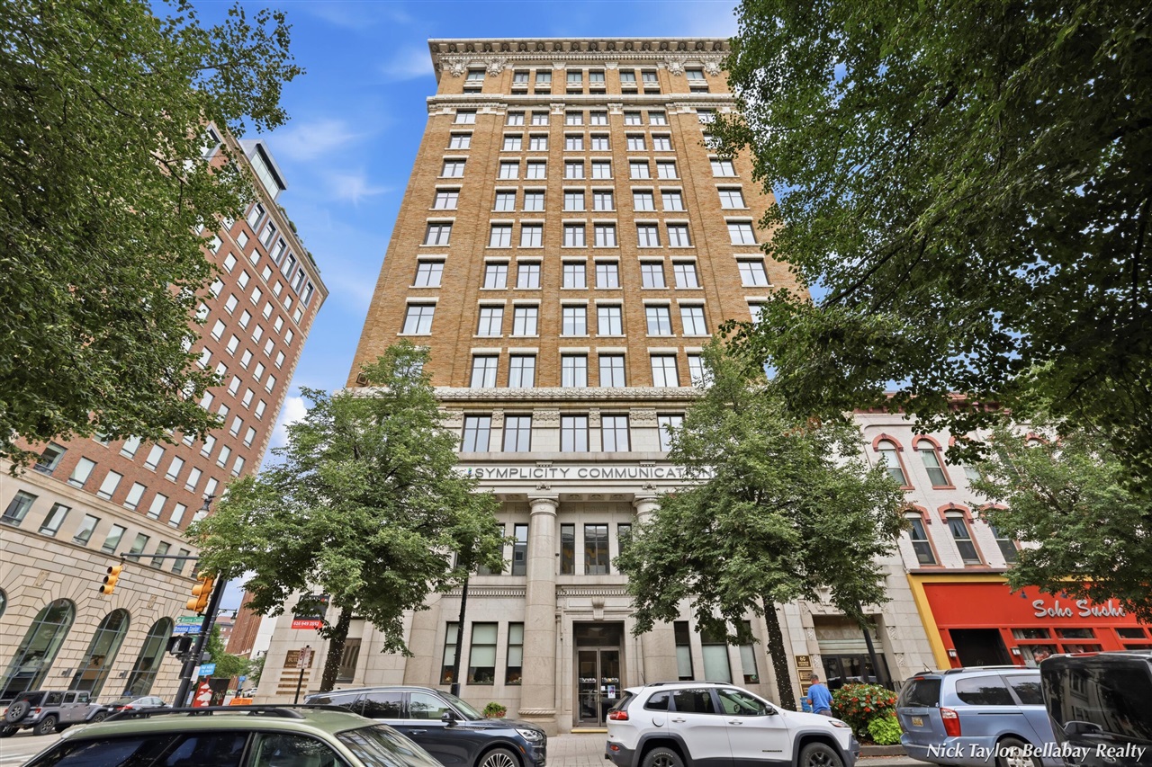 Listing Photo 2 - Condo for sale in building located at 60 Monroe Ctr St, Grand Rapids, MI 49503 - Unit #7C