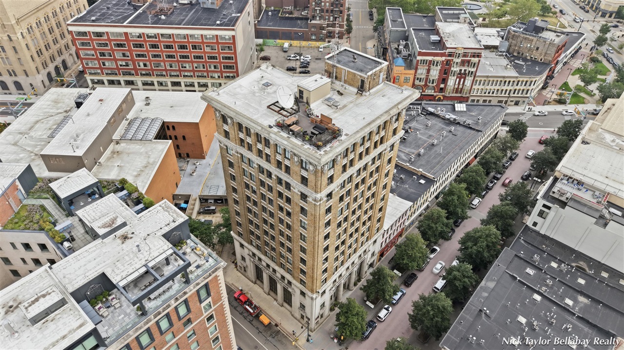 Listing Photo 3 - Condo for sale in building located at 60 Monroe Ctr St, Grand Rapids, MI 49503 - Unit #7C