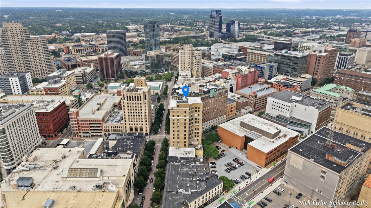Listing Photo 5 - Condo for sale in building located at 60 Monroe Ctr St, Grand Rapids, MI 49503 - Unit #7C