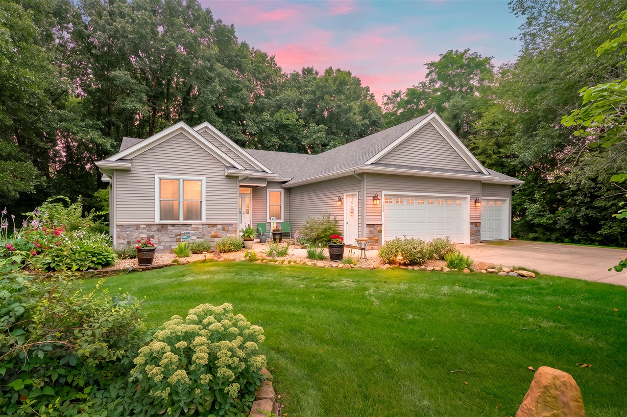1st image of 48655 Beulah Wy, Mattawan, MI 49071 | MLS# 70552043