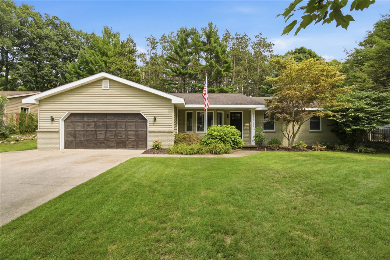 1st image of 13172 Sikkema Dr, Grand Haven, MI 49417 | MLS# 70552046