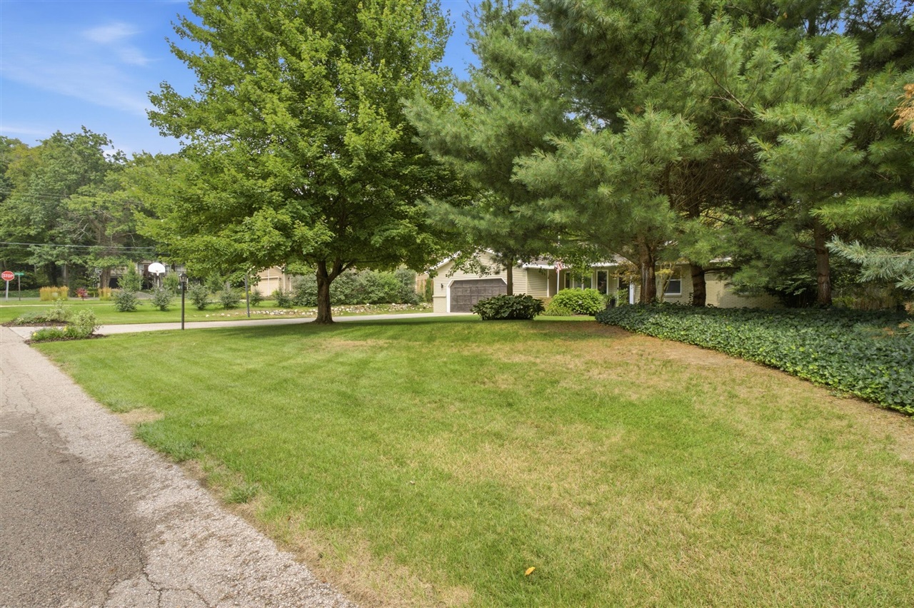 4th image of 13172 Sikkema Dr, Grand Haven, MI 49417 | MLS# 70552046
