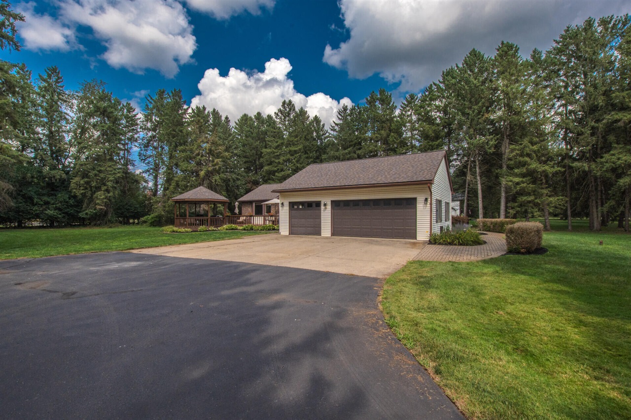 5th image of 12575 Green Tree Trl, South Lyon, MI 48178 | MLS# 70552068