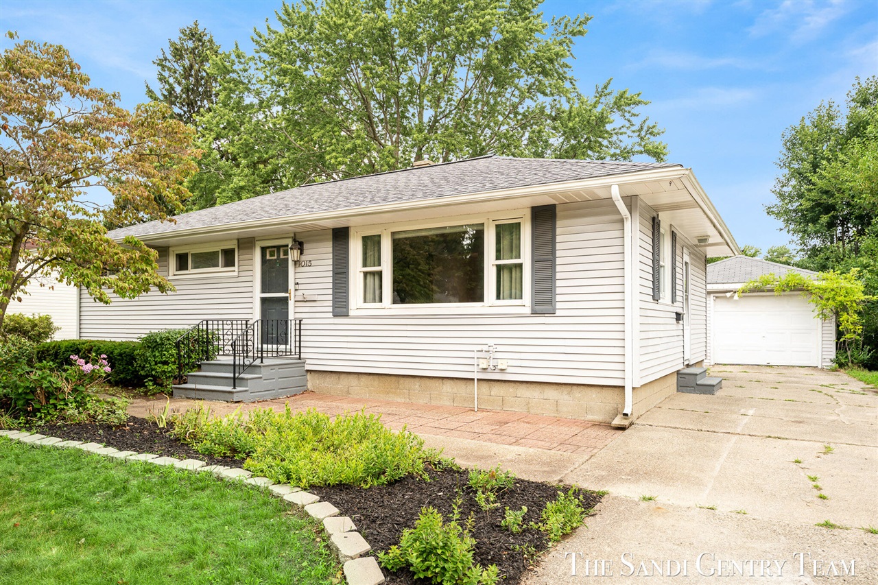 1st image of 1015 Taylor Ave, Grand Haven, MI 49417 | MLS# 70552069