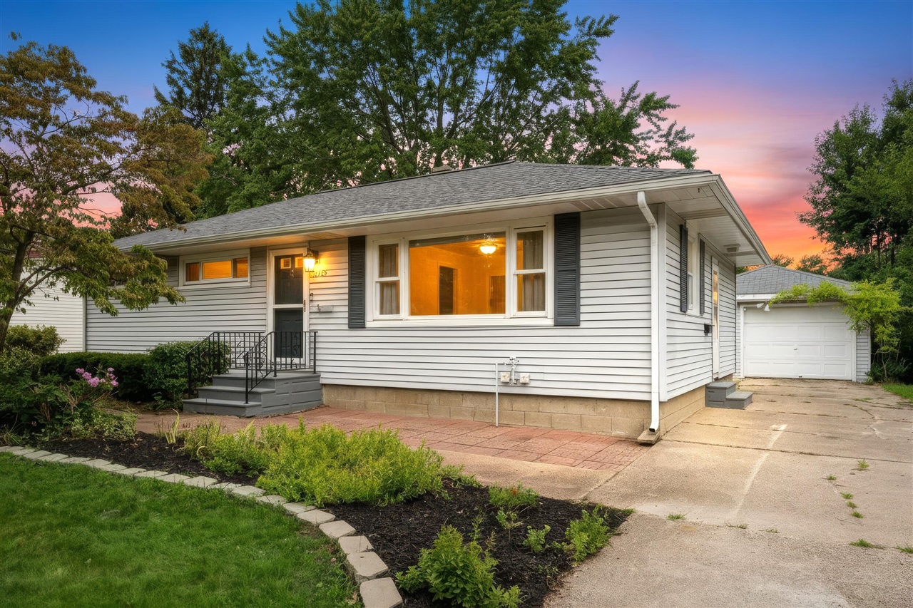 2nd image of 1015 Taylor Ave, Grand Haven, MI 49417 | MLS# 70552069