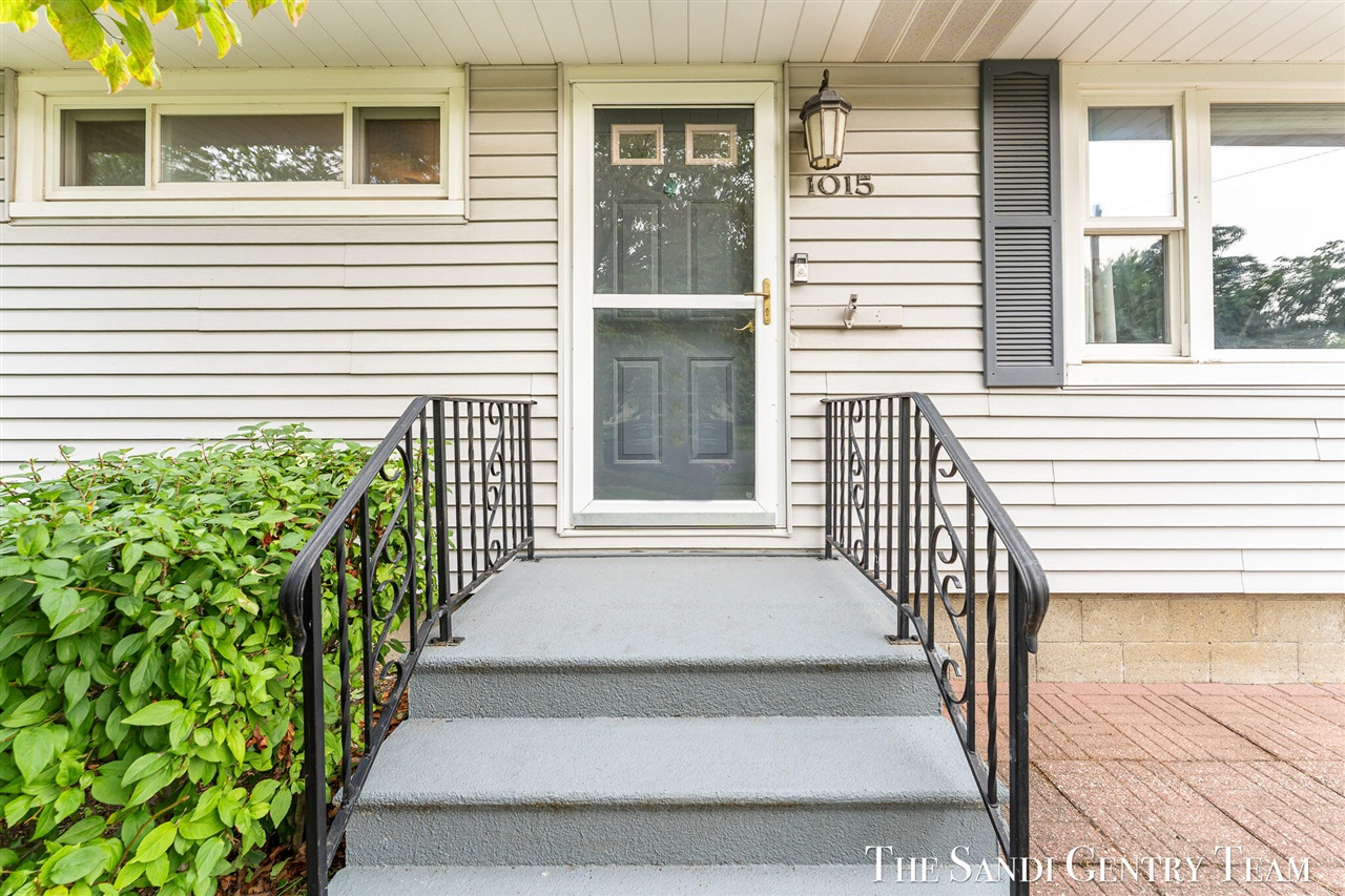 5th image of 1015 Taylor Ave, Grand Haven, MI 49417 | MLS# 70552069