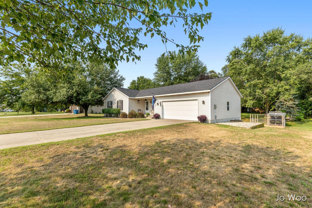 3rd image of 11395 Hunters Meadow Dr, Allendale, MI 49401 | MLS# 70552079