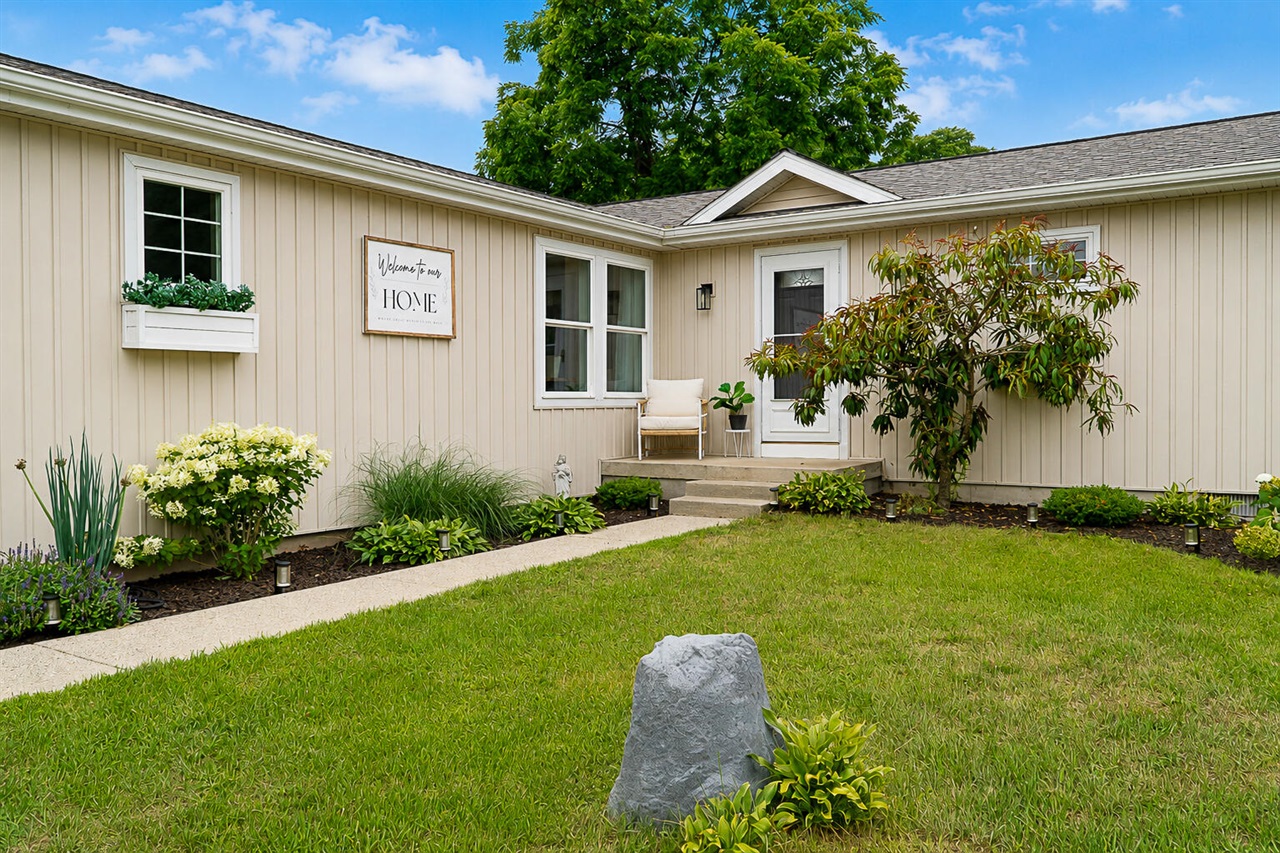 2nd image of 4144 13 Mile Rd, Rockford, MI 49341 | MLS# 70552099