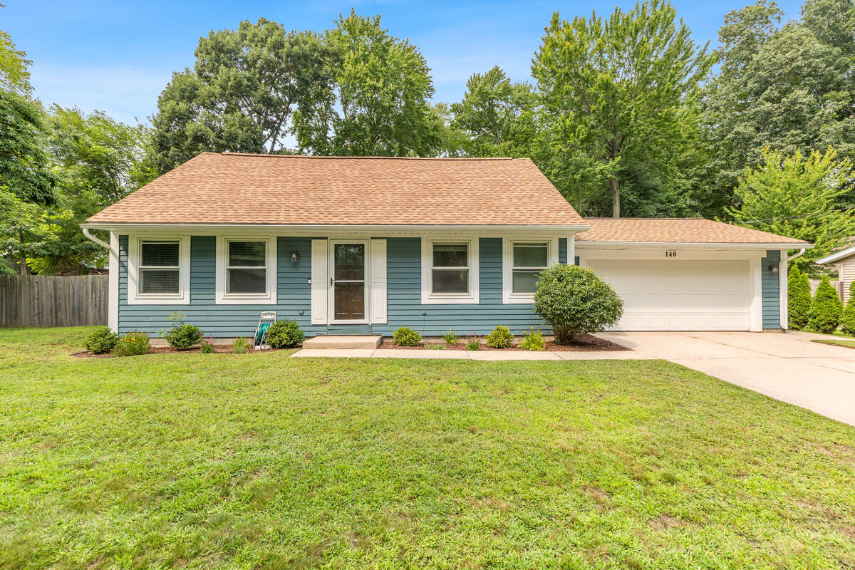 1st image of 140 W Oak St, Fruitport, MI 49415 | MLS# 70552118