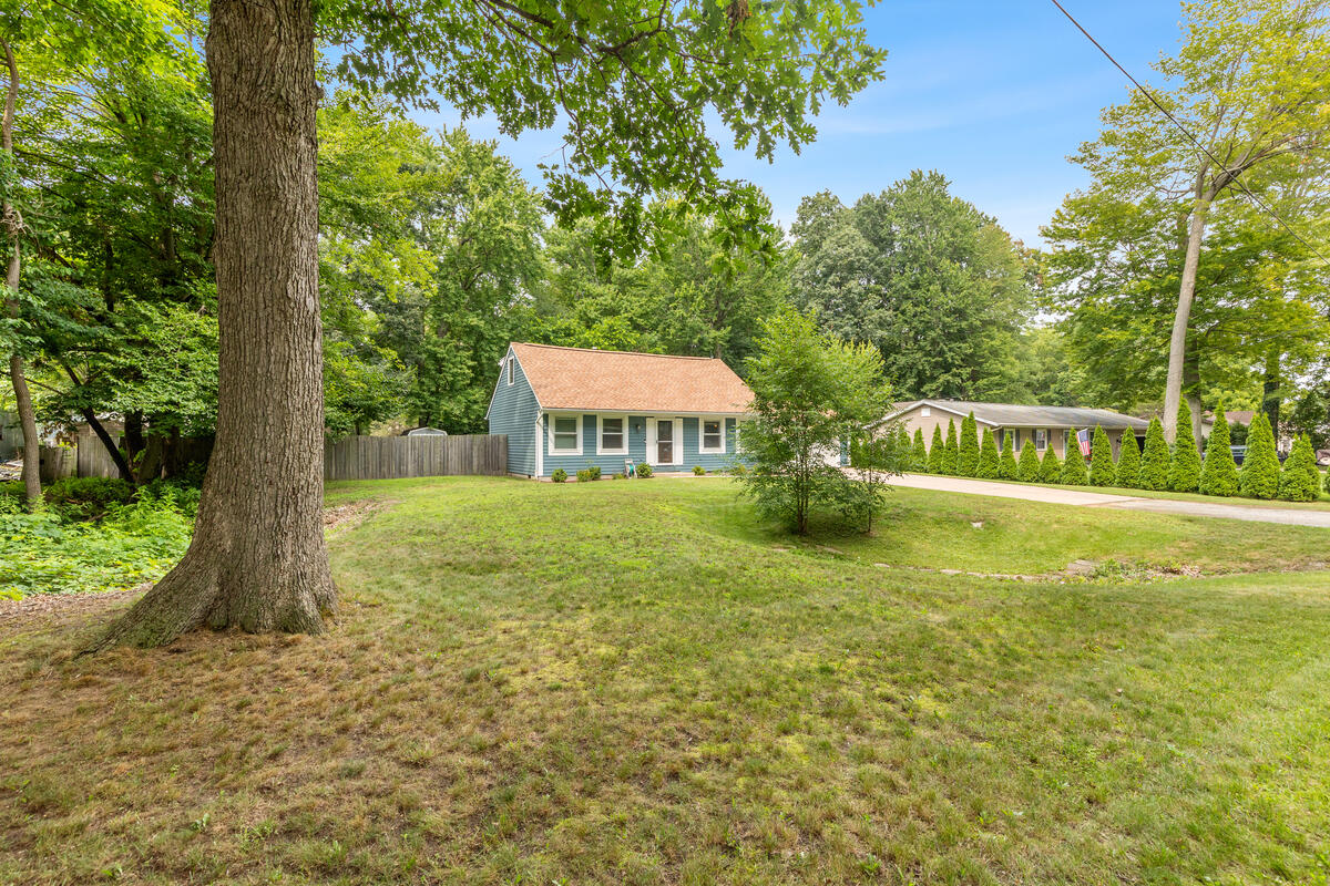 2nd image of 140 W Oak St, Fruitport, MI 49415 | MLS# 70552118