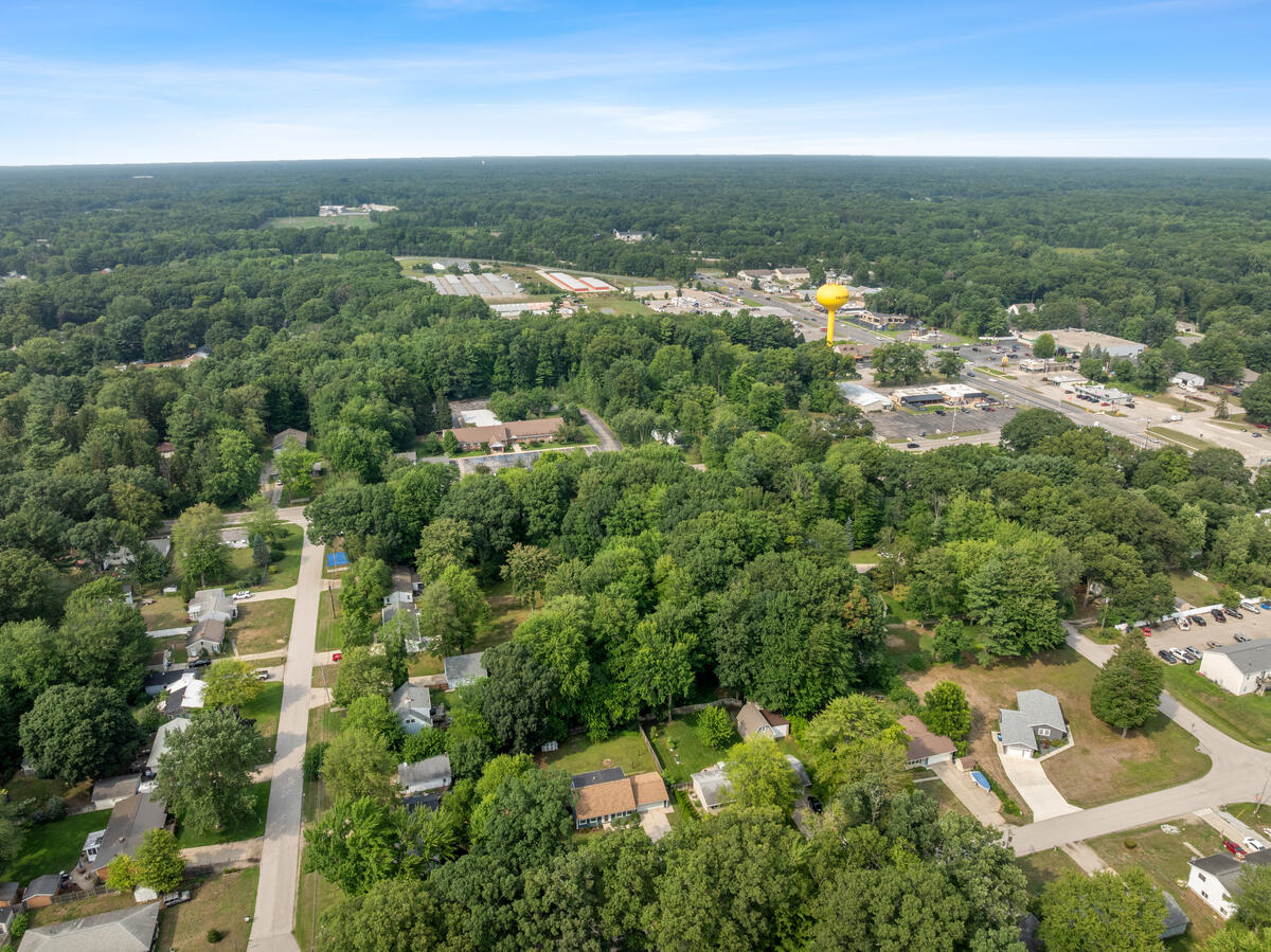 28th image of 140 W Oak St, Fruitport, MI 49415 | MLS# 70552118