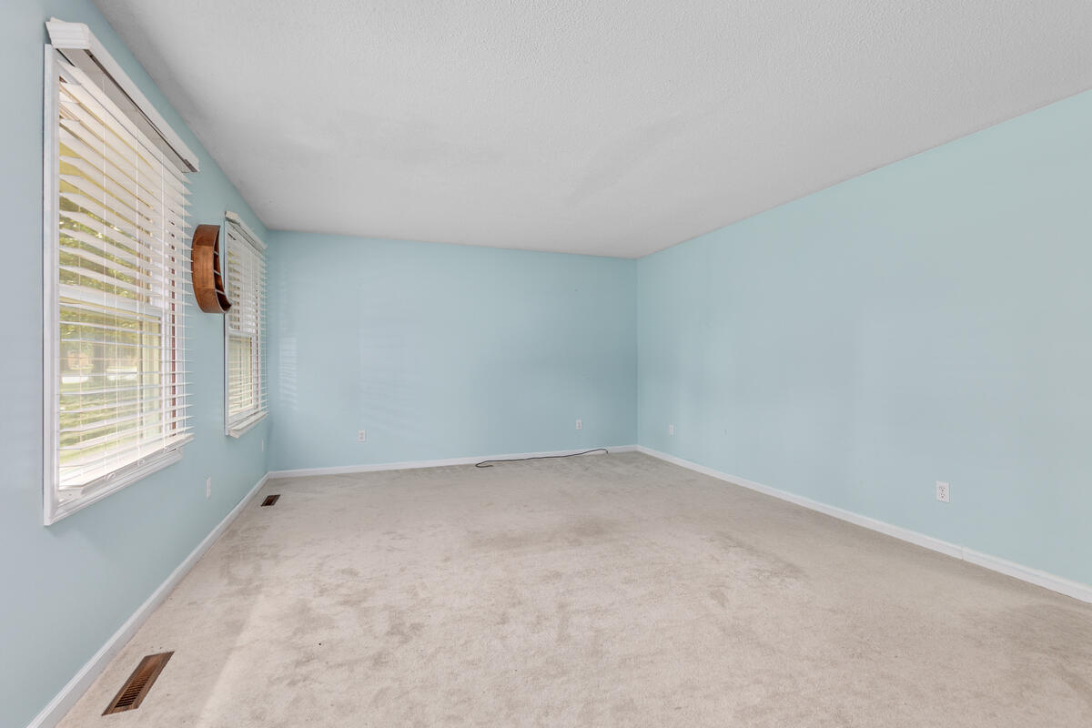 5th image of 140 W Oak St, Fruitport, MI 49415 | MLS# 70552118