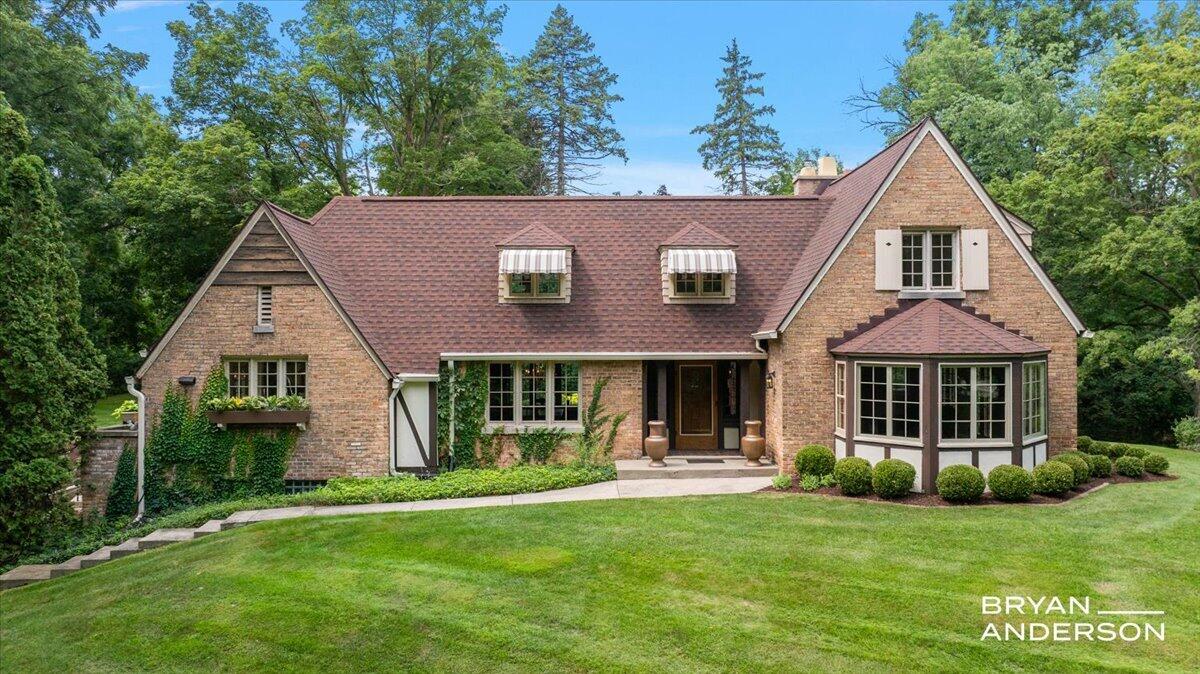 1st image of 1830 Bridge St, Grand Rapids, MI 49504 | MLS# 70552128