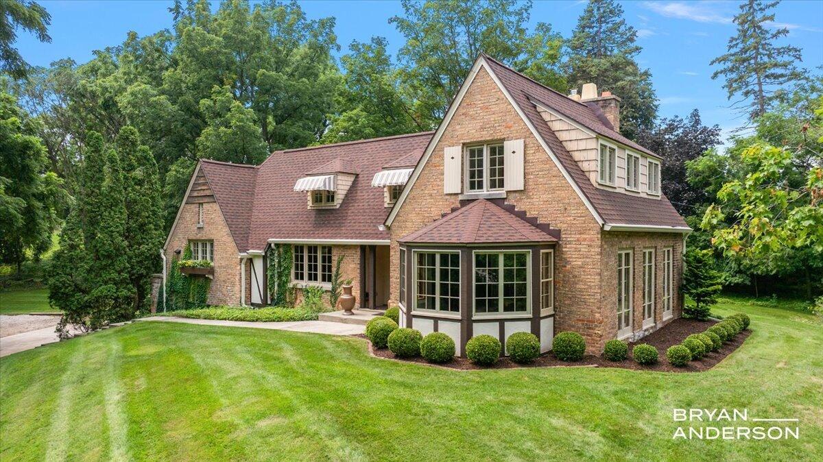 3rd image of 1830 Bridge St, Grand Rapids, MI 49504 | MLS# 70552128