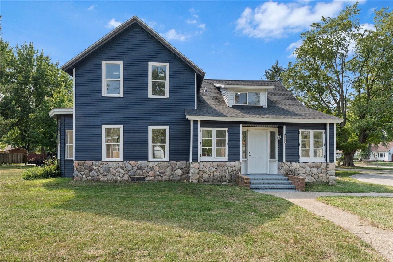 1st image of 1118 Colfax Ave, Benton Harbor, MI 49022 | MLS# 70552133