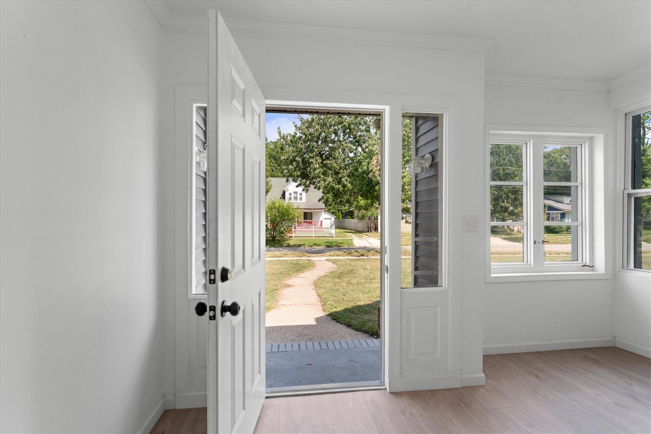 2nd image of 1118 Colfax Ave, Benton Harbor, MI 49022 | MLS# 70552133