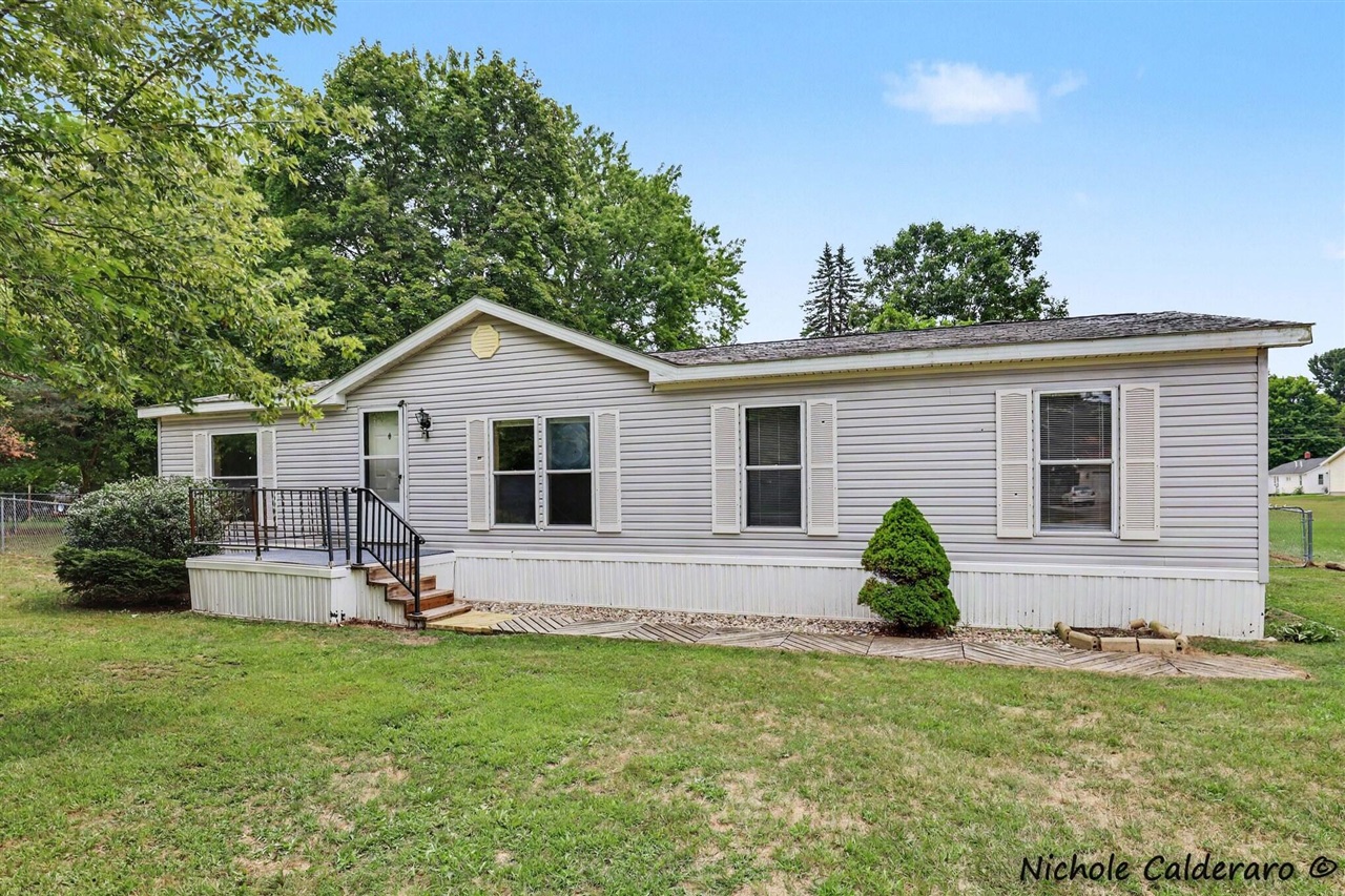 1st image of 370 W Brooks St, Newaygo, MI 49337 | MLS# 70552166