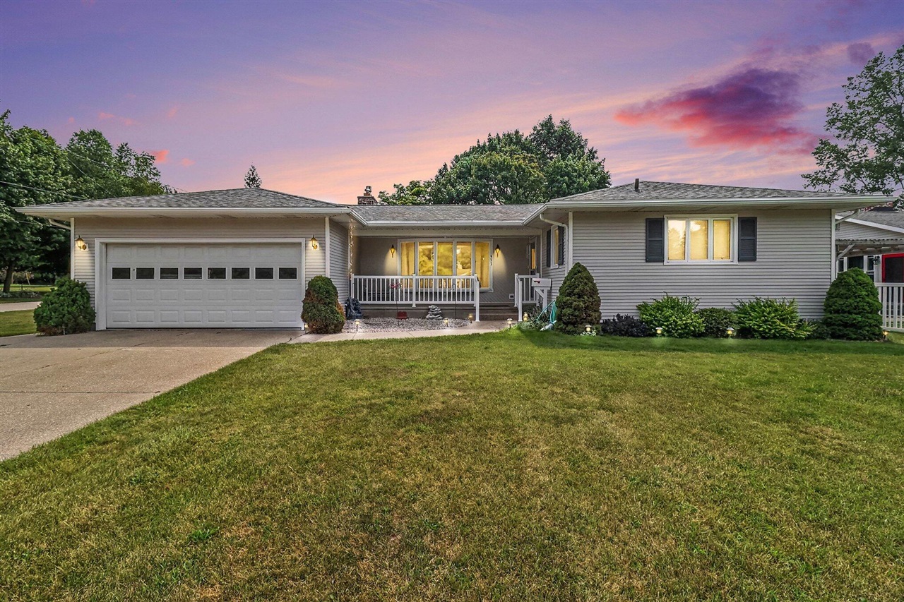 1st image of 557 Broad Ave, Manistee, MI 49660 | MLS# 70552186