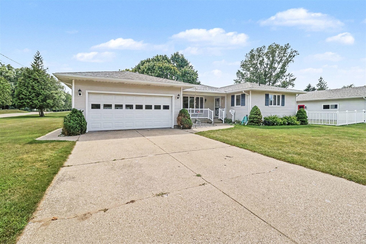 4th image of 557 Broad Ave, Manistee, MI 49660 | MLS# 70552186