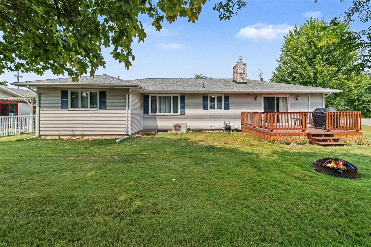 5th image of 557 Broad Ave, Manistee, MI 49660 | MLS# 70552186