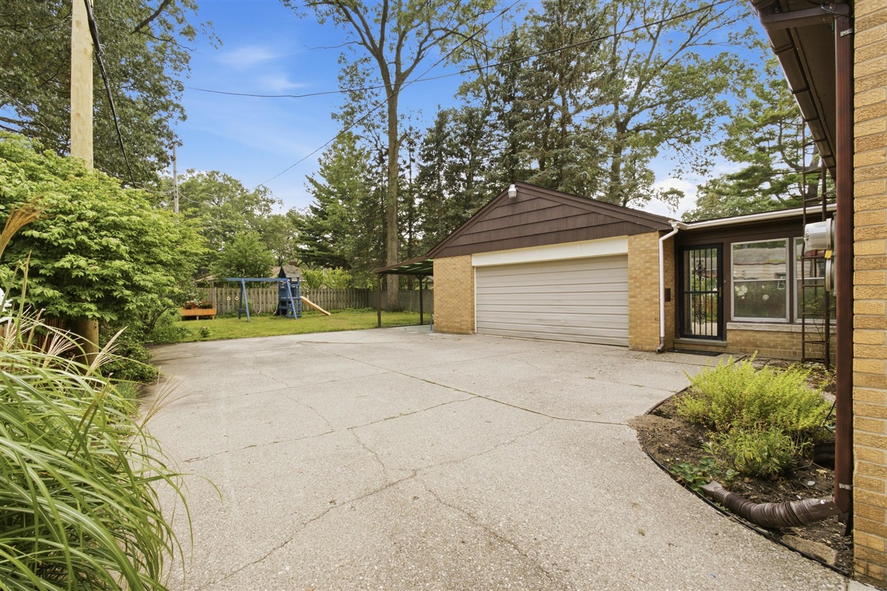 3rd image of 1631 Glen Ave, Muskegon, MI 49441 | MLS# 70552199