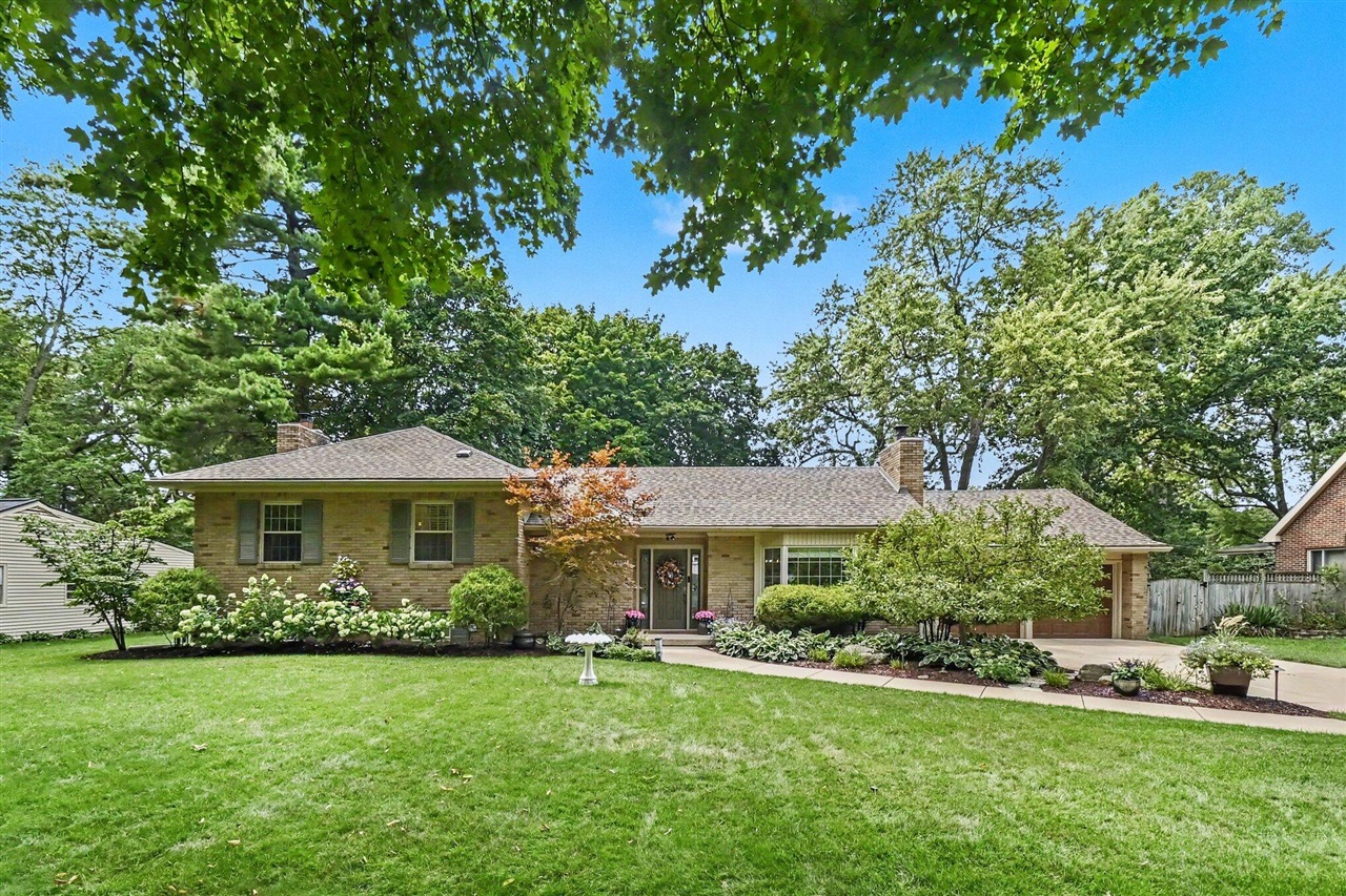 1st image of 4591 Nakoma Dr, Okemos, MI 48864 | MLS# 70552202