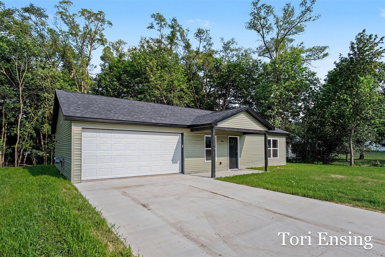 2nd image of 726 N Burgess St, Greenville, MI 48838 | MLS# 70552237