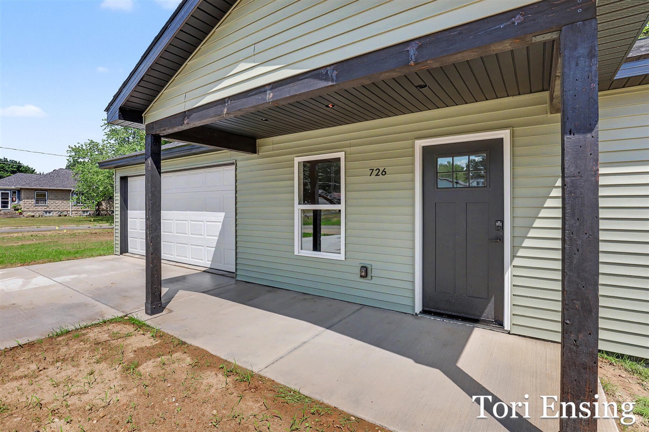 3rd image of 726 N Burgess St, Greenville, MI 48838 | MLS# 70552237