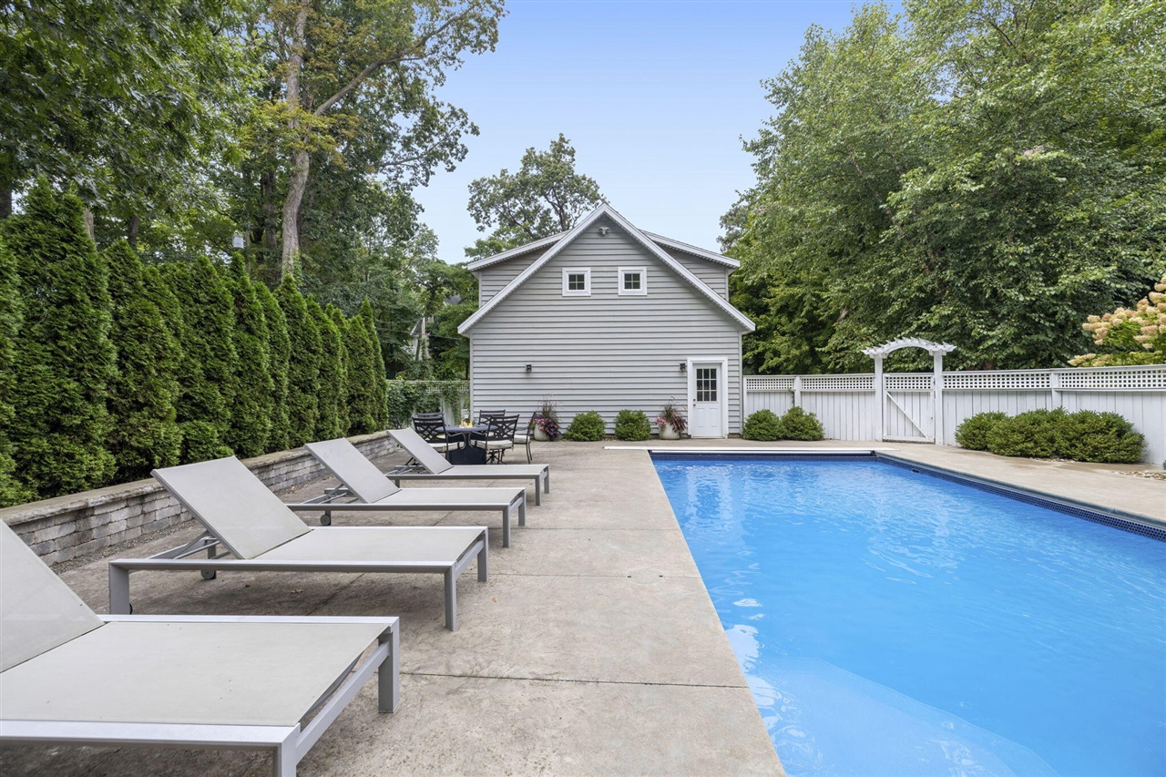 3rd image of 49200 Golfview Ave, New Buffalo, MI 49117 | MLS# 70552270
